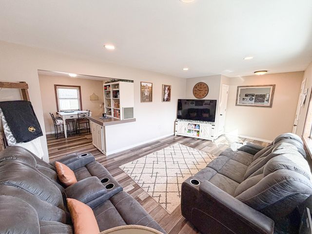 1612 1st St SE, Minot, ND 58701