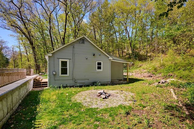 140 Amherst Rd, Belchertown, MA 01007