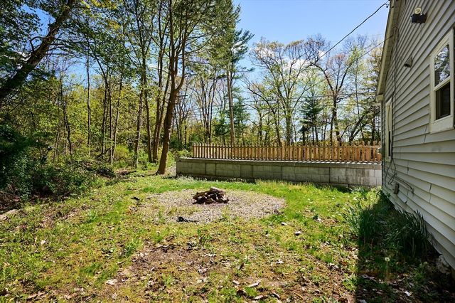140 Amherst Rd, Belchertown, MA 01007