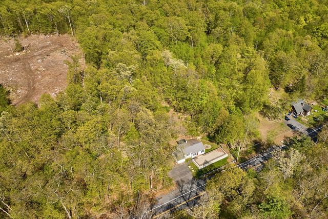 140 Amherst Rd, Belchertown, MA 01007