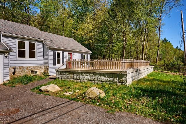 140 Amherst Rd, Belchertown, MA 01007