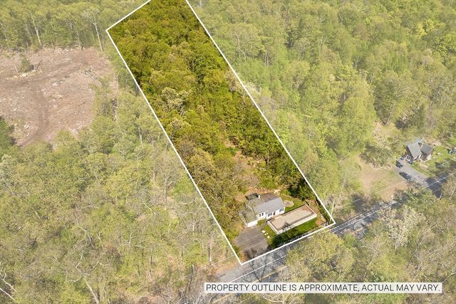 140 Amherst Rd, Belchertown, MA 01007