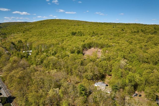 140 Amherst Rd, Belchertown, MA 01007