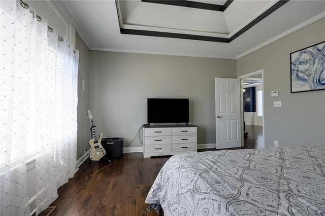 5900 NE Hidden Valley Drive, Lee's Summit, MO 64064