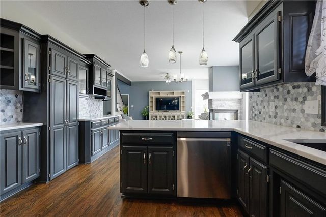 5900 NE Hidden Valley Drive, Lee's Summit, MO 64064