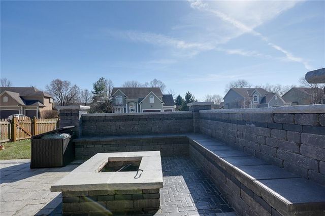 5900 NE Hidden Valley Drive, Lee's Summit, MO 64064