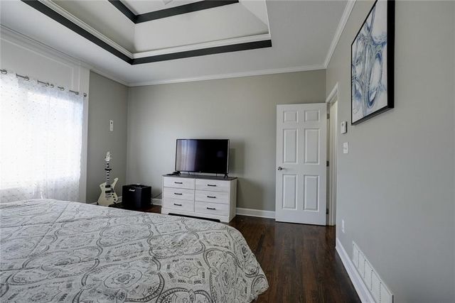 5900 NE Hidden Valley Drive, Lee's Summit, MO 64064