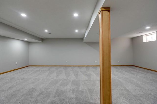 5900 NE Hidden Valley Drive, Lee's Summit, MO 64064