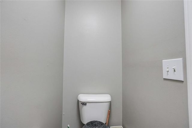 5900 NE Hidden Valley Drive, Lee's Summit, MO 64064