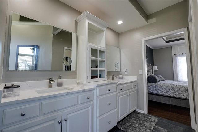 5900 NE Hidden Valley Drive, Lee's Summit, MO 64064