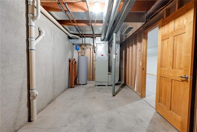 5900 NE Hidden Valley Drive, Lee's Summit, MO 64064