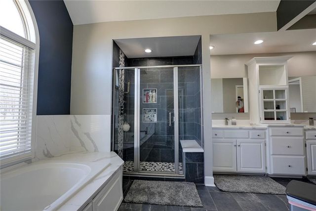 5900 NE Hidden Valley Drive, Lee's Summit, MO 64064