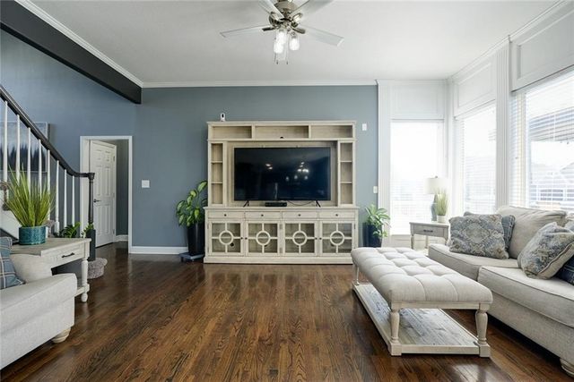 5900 NE Hidden Valley Drive, Lee's Summit, MO 64064