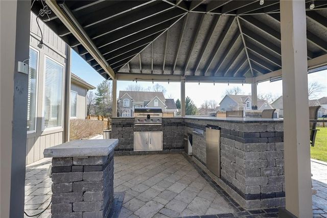 5900 NE Hidden Valley Drive, Lee's Summit, MO 64064