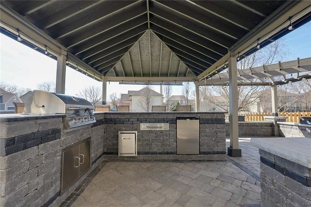 5900 NE Hidden Valley Drive, Lee's Summit, MO 64064