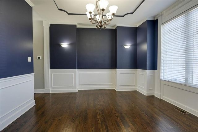 5900 NE Hidden Valley Drive, Lee's Summit, MO 64064