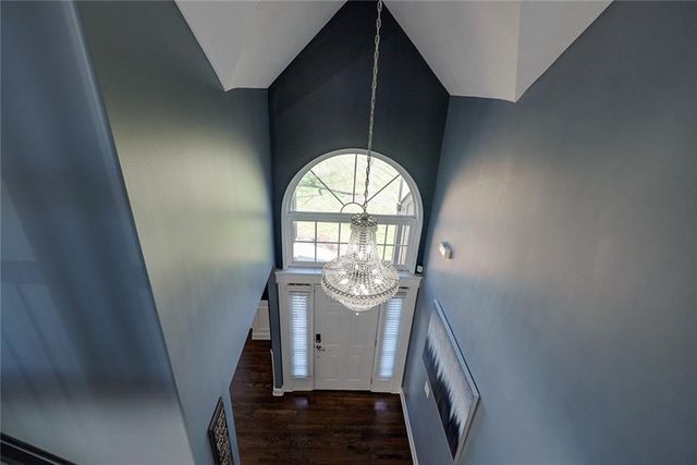 5900 NE Hidden Valley Drive, Lee's Summit, MO 64064