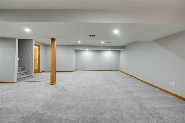 5900 NE Hidden Valley Drive, Lee's Summit, MO 64064