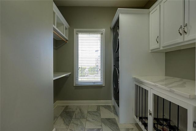 5900 NE Hidden Valley Drive, Lee's Summit, MO 64064