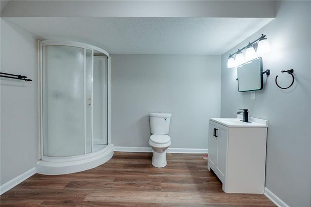 5900 NE Hidden Valley Drive, Lee's Summit, MO 64064