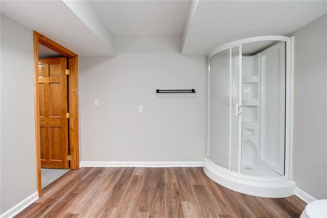 5900 NE Hidden Valley Drive, Lee's Summit, MO 64064