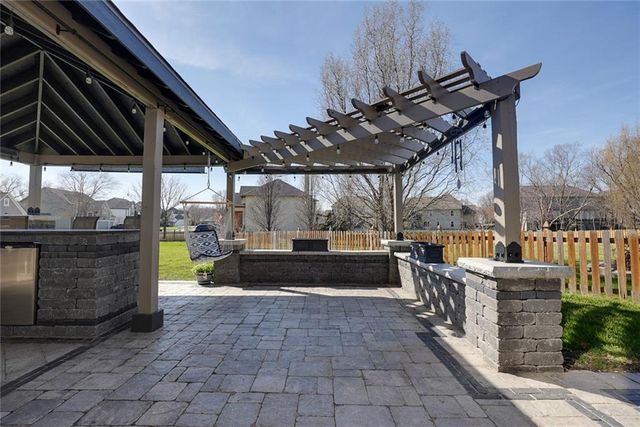 5900 NE Hidden Valley Drive, Lee's Summit, MO 64064