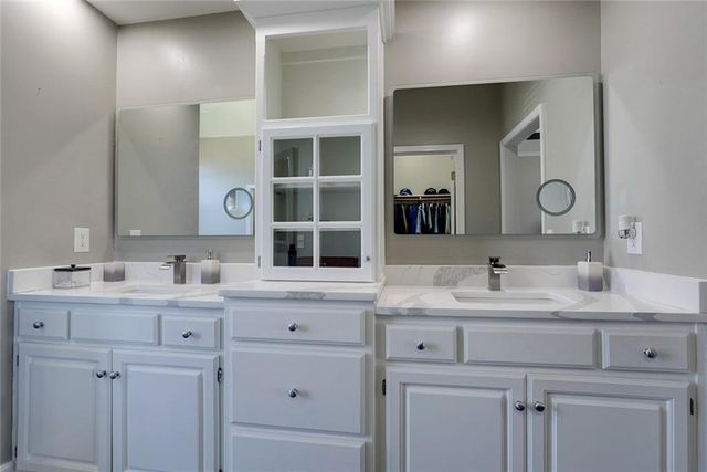 5900 NE Hidden Valley Drive, Lee's Summit, MO 64064