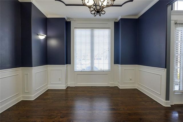 5900 NE Hidden Valley Drive, Lee's Summit, MO 64064