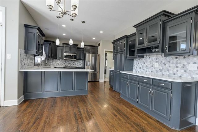 5900 NE Hidden Valley Drive, Lee's Summit, MO 64064