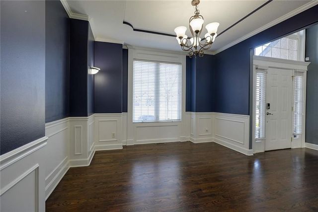 5900 NE Hidden Valley Drive, Lee's Summit, MO 64064