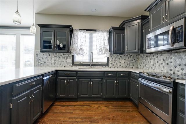 5900 NE Hidden Valley Drive, Lee's Summit, MO 64064