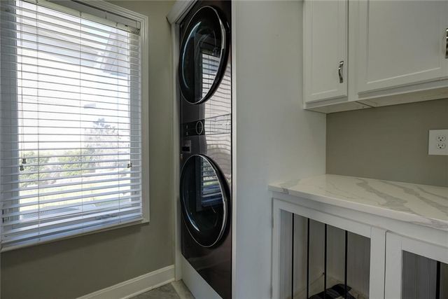 5900 NE Hidden Valley Drive, Lee's Summit, MO 64064