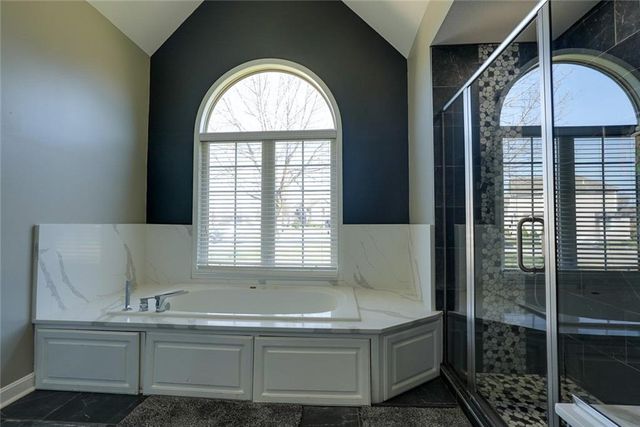 5900 NE Hidden Valley Drive, Lee's Summit, MO 64064