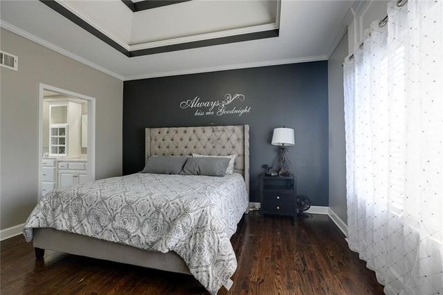 5900 NE Hidden Valley Drive, Lee's Summit, MO 64064