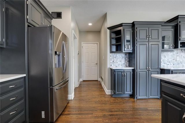 5900 NE Hidden Valley Drive, Lee's Summit, MO 64064