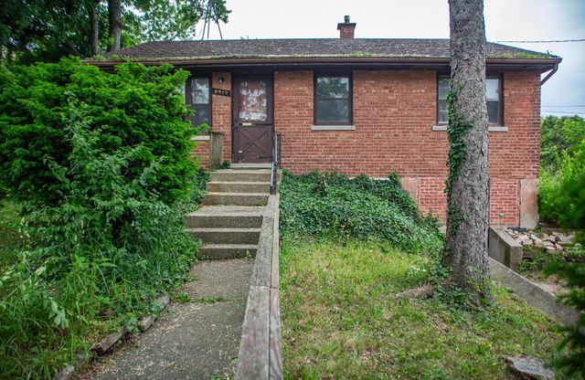 8919 W 95th Street, Palos Hills, IL 60465