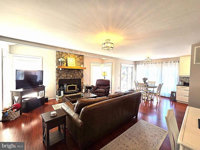 5270 ELLICOTT DR, Centreville, VA 20120