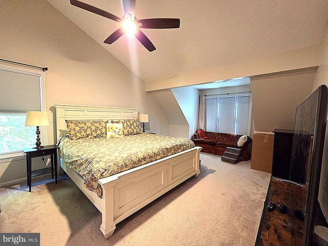 5270 ELLICOTT DR, Centreville, VA 20120
