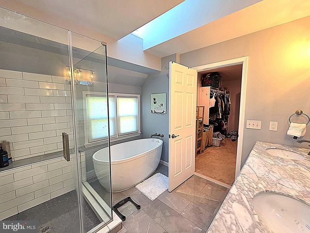 5270 ELLICOTT DR, Centreville, VA 20120