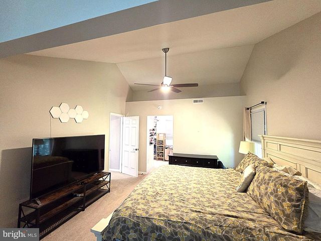 5270 ELLICOTT DR, Centreville, VA 20120
