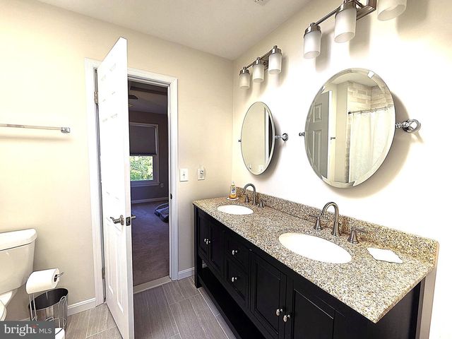 5270 ELLICOTT DR, Centreville, VA 20120