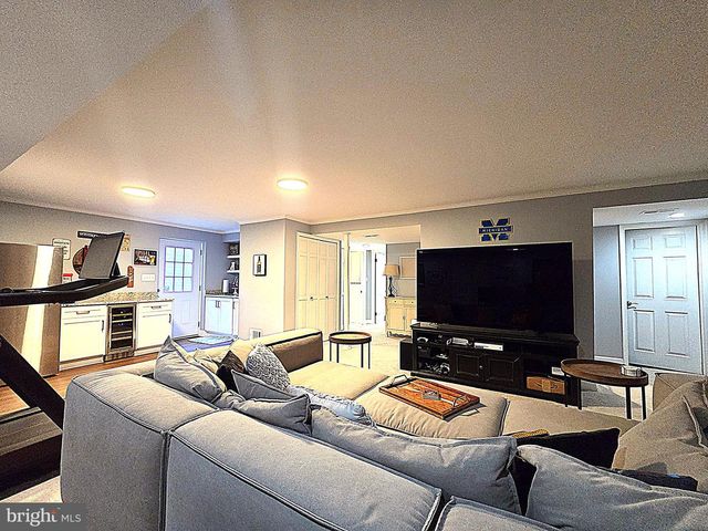 5270 ELLICOTT DR, Centreville, VA 20120
