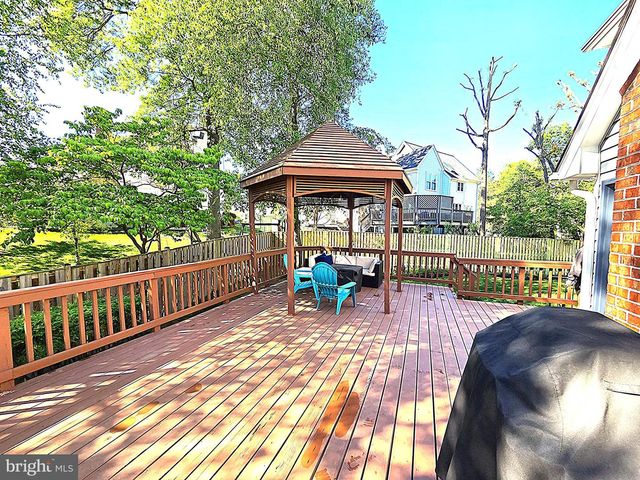 5270 ELLICOTT DR, Centreville, VA 20120