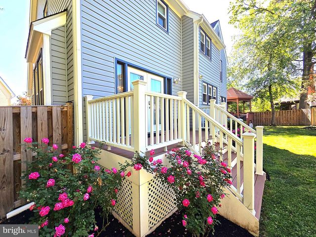5270 ELLICOTT DR, Centreville, VA 20120