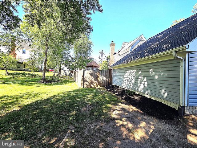 5270 ELLICOTT DR, Centreville, VA 20120
