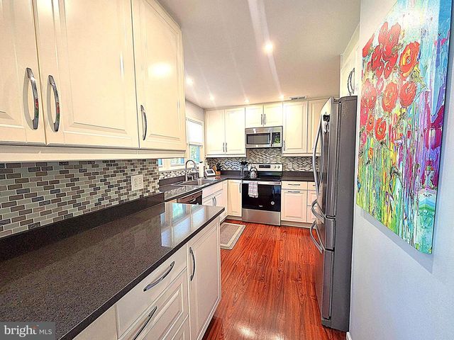 5270 ELLICOTT DR, Centreville, VA 20120