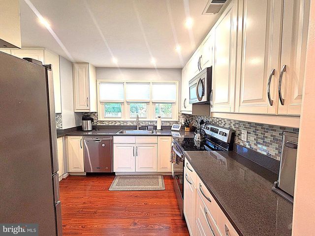 5270 ELLICOTT DR, Centreville, VA 20120