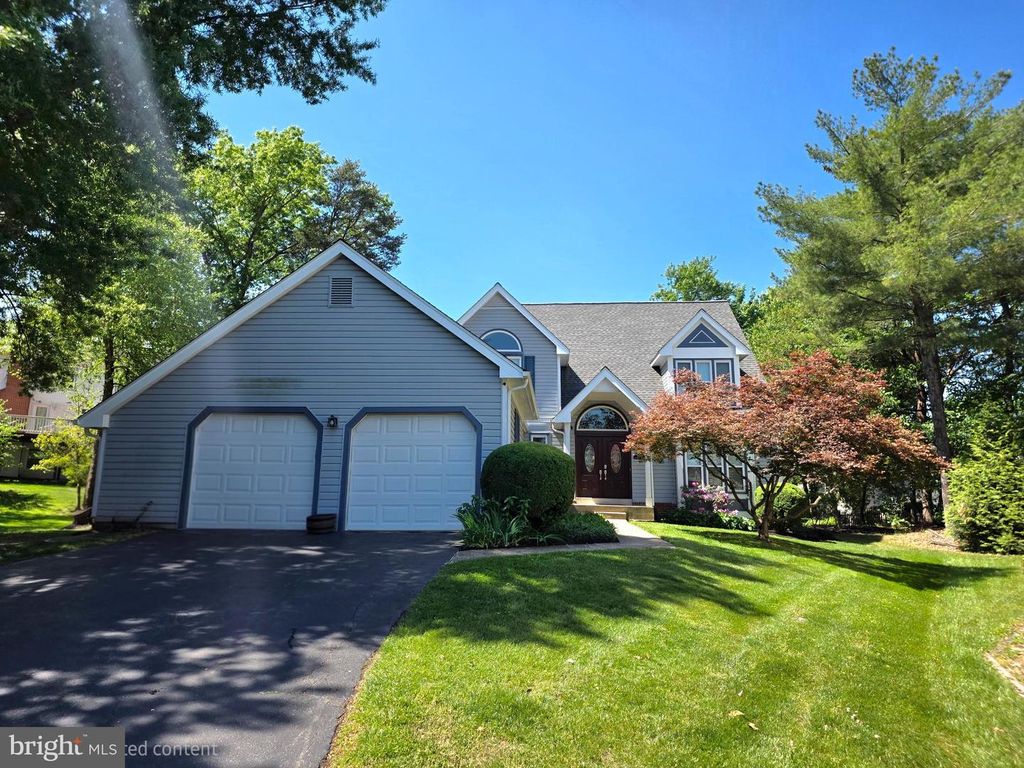 5270 ELLICOTT DR, Centreville, VA 20120