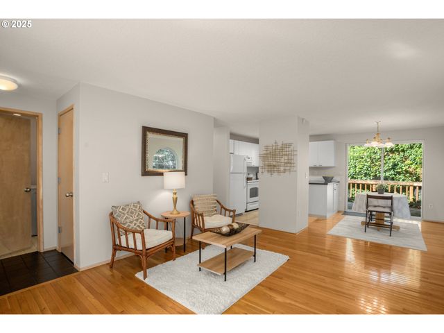 8123 Sw HEARTHSIDE Ct, Portland, OR 97223