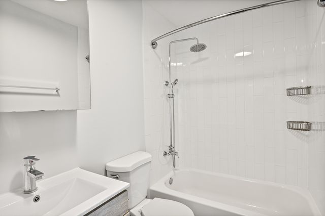 5411 N Winthrop Avenue 323, Chicago, IL 60640